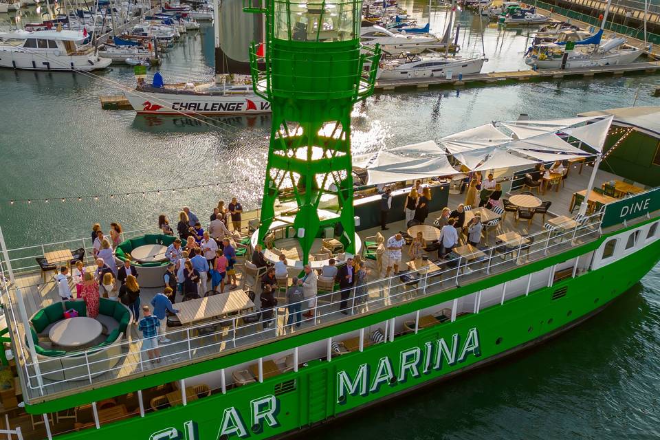 The perfect top-deck wedding