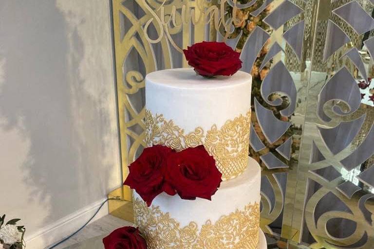 Gold cake lace