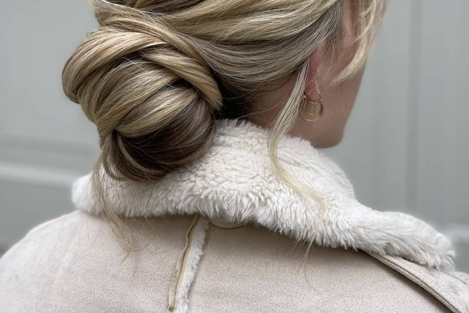 Relaxed low bun