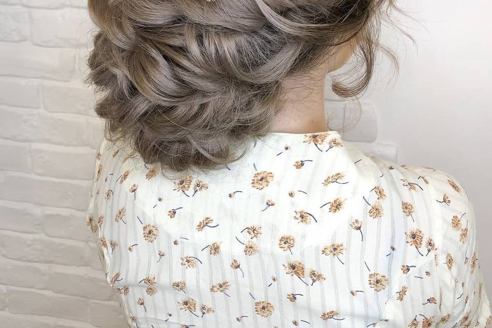 Textured low bun