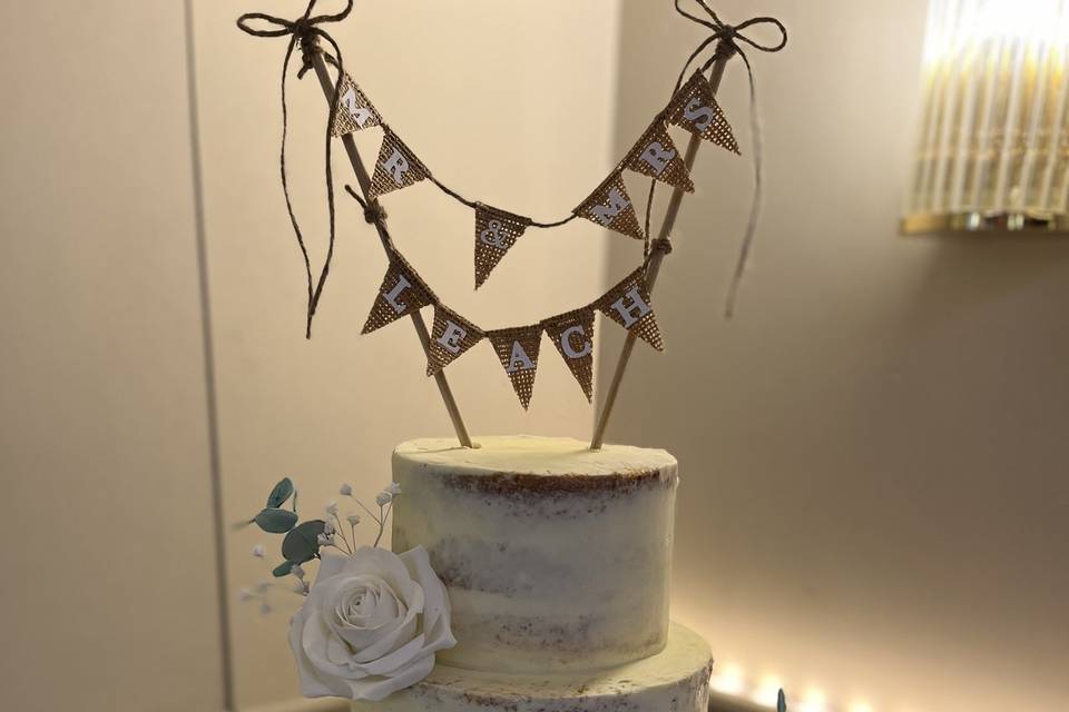 Naked style with sugar flowers