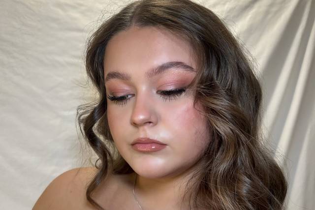 Dewy base with a rosey eye