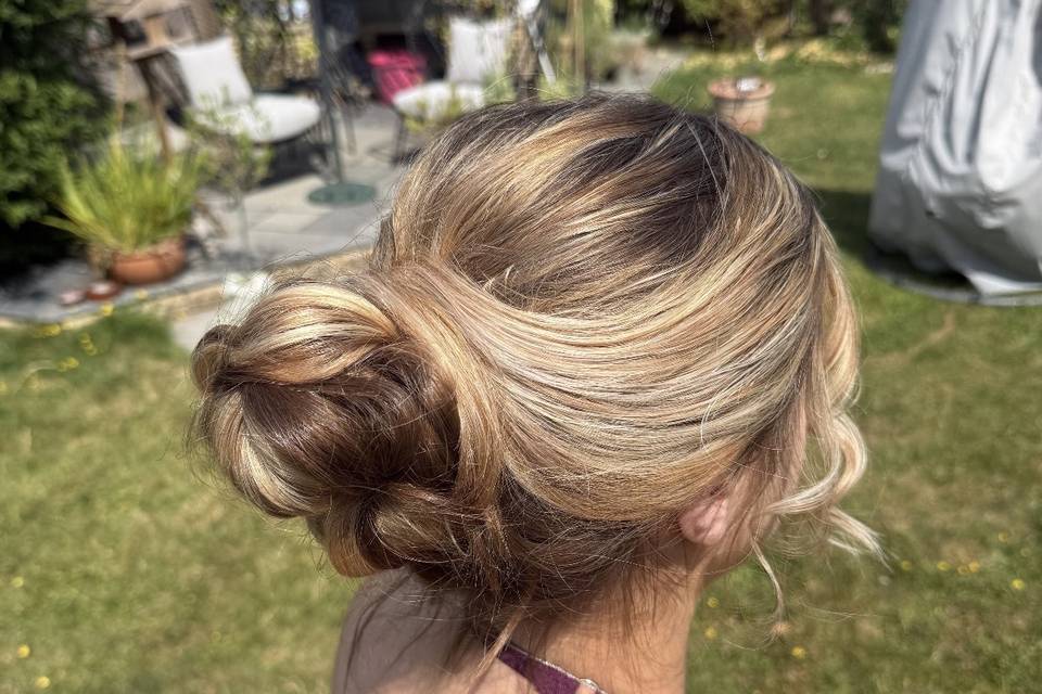 Elegant curled up do