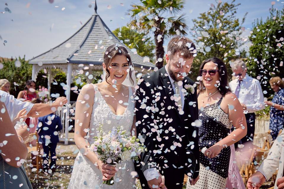Confetti throw