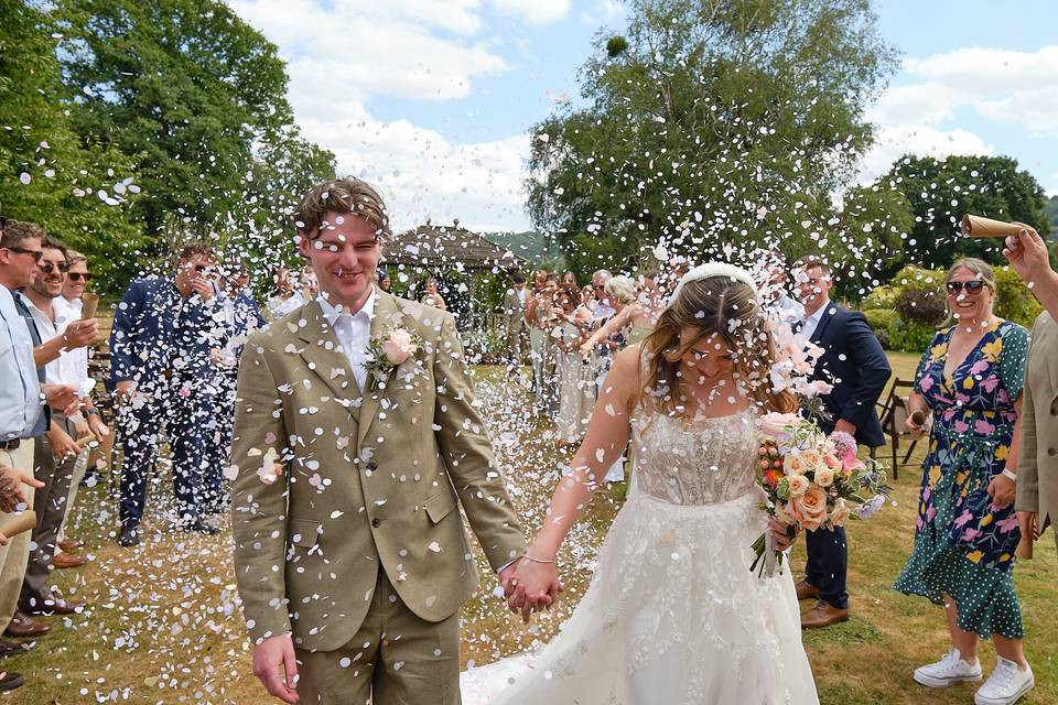 Confetti throw