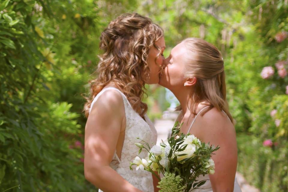 Laura & Sarah - Thorpe Gardens