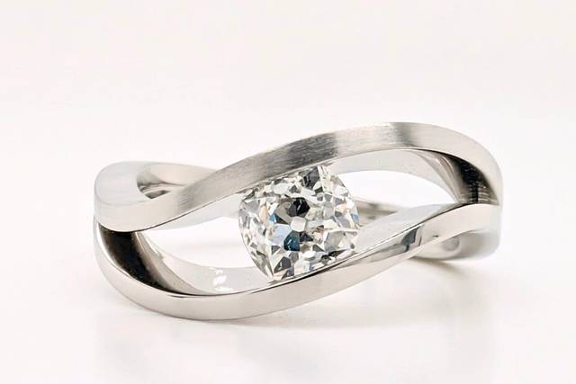 White Gold & Diamond Ring