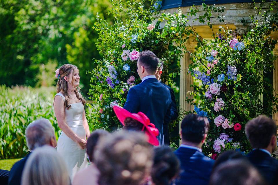 Stunning outdoor ceremony