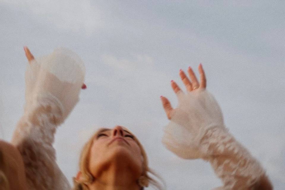 bouquet toss
