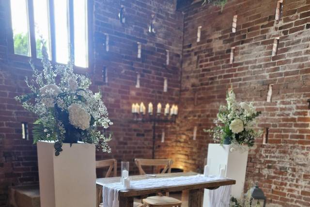 Venue pedestal arrangements