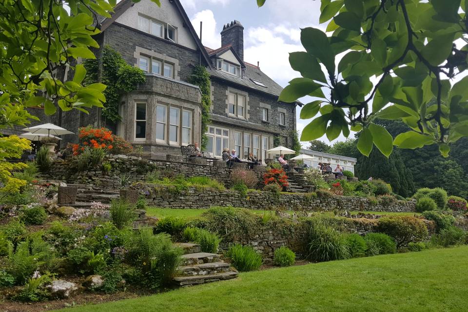 Sawrey House Hotel garden and grounds