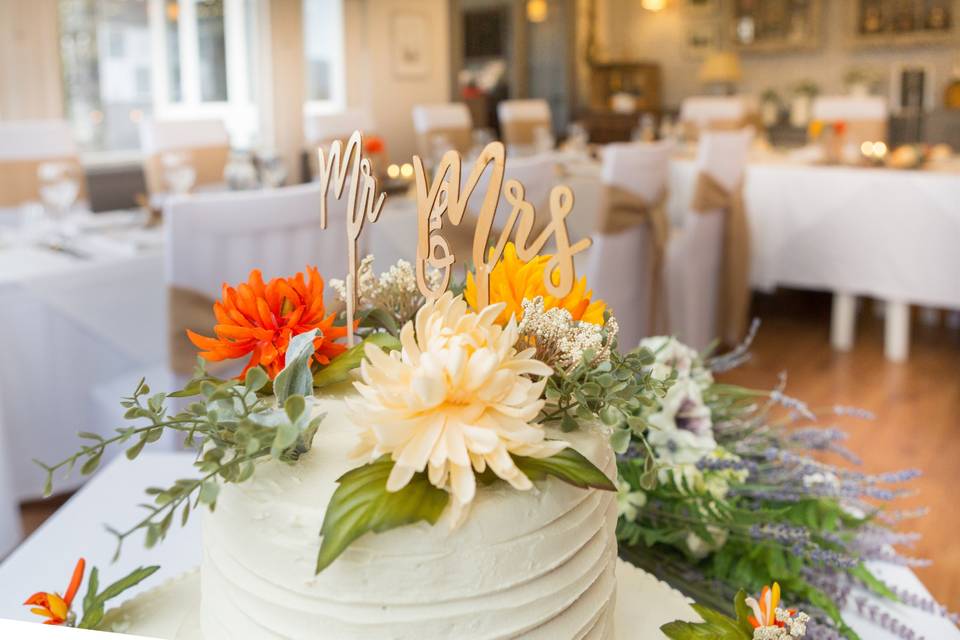 Floral wedding cake