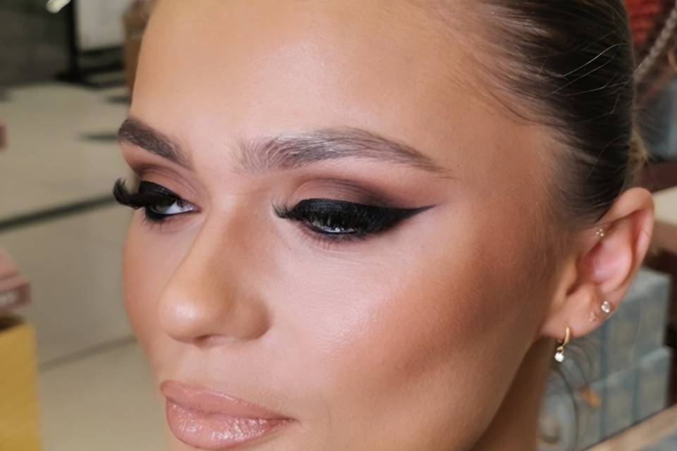 www.alxmakeup.com