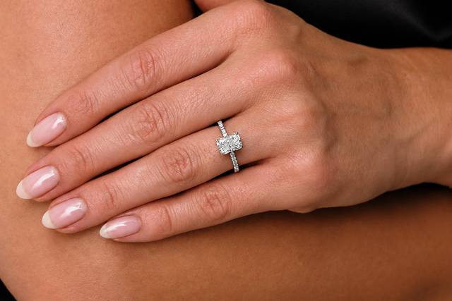 Radiant Cut Ring in 18K Gold