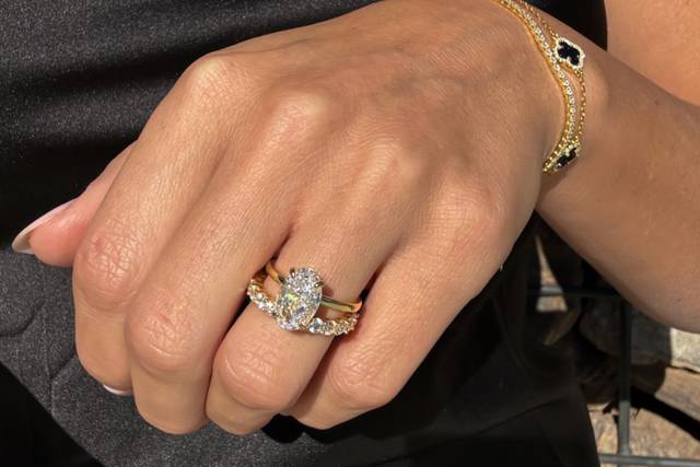 Oval Cut Engagemend Ring