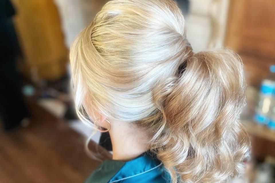 Glam pony tail