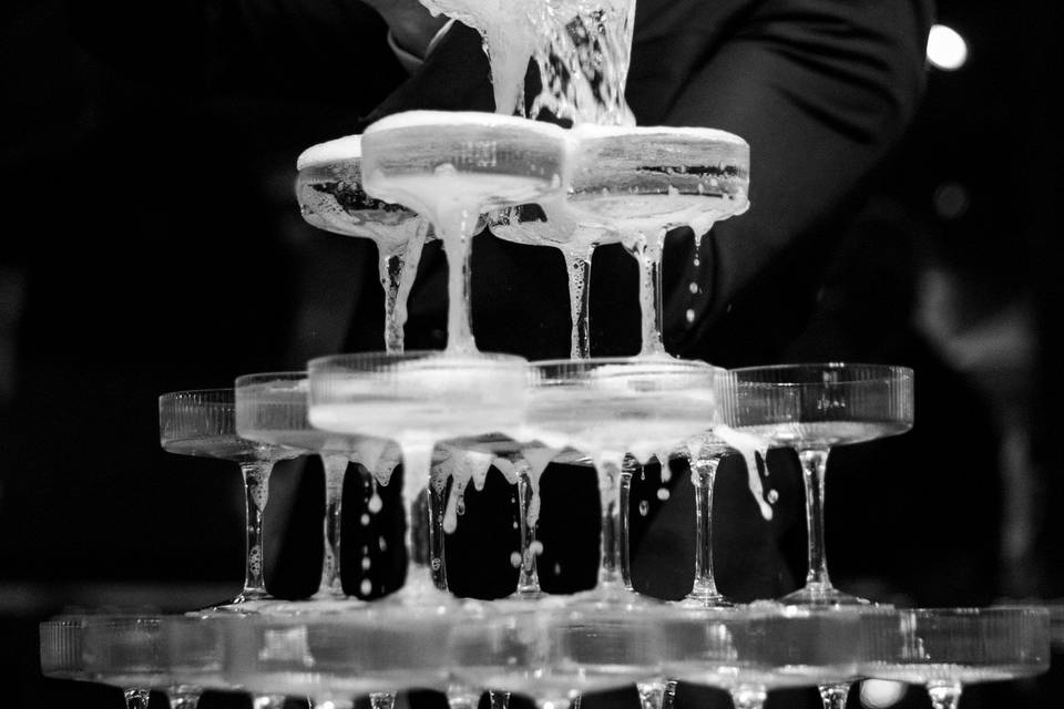 Pouring the champagne