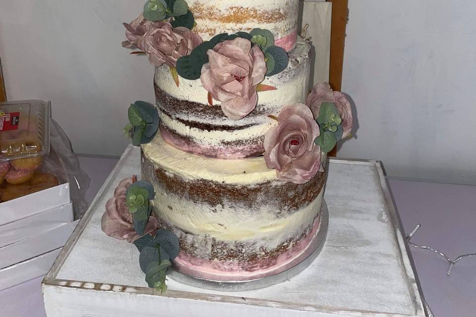 Larger wedding cake