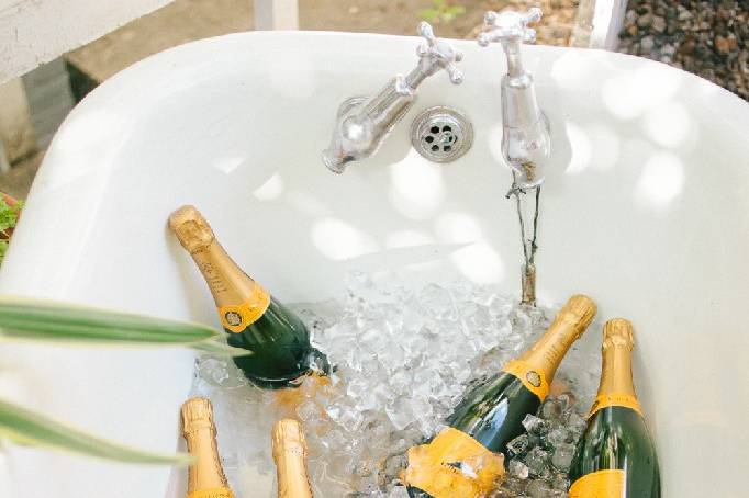 Champagne in Bathtub - Wedding