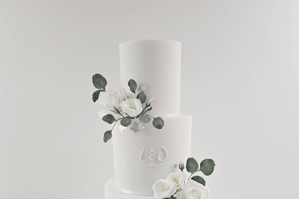 Elegant white wedding cake