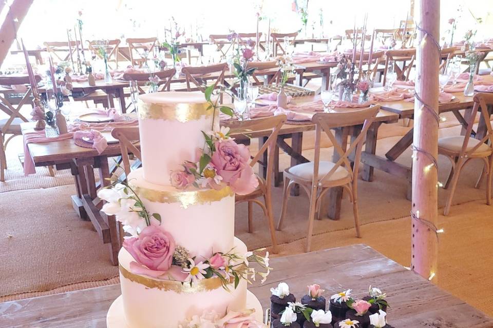 Pretty floral wedding cake