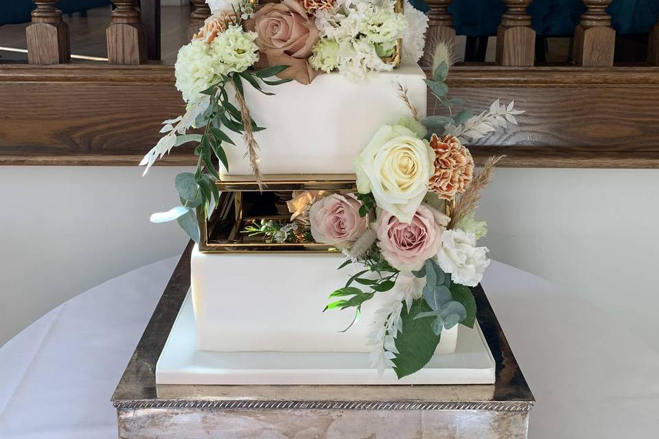 Split tiered cake