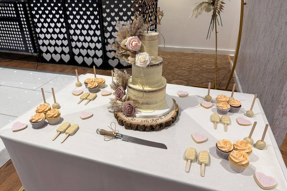 Favours & Cake Table