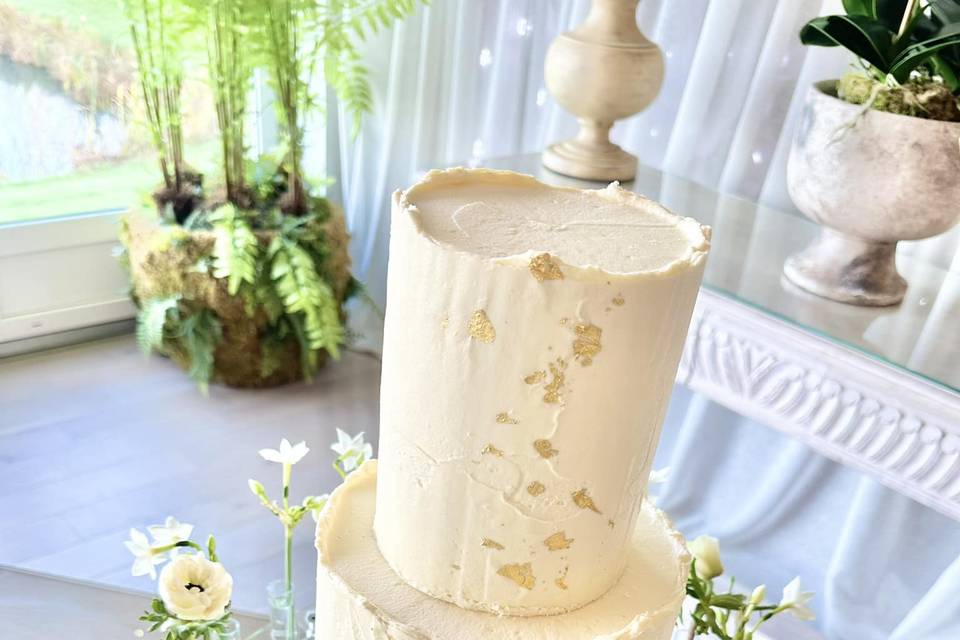 Gold leaf & fresh flowers