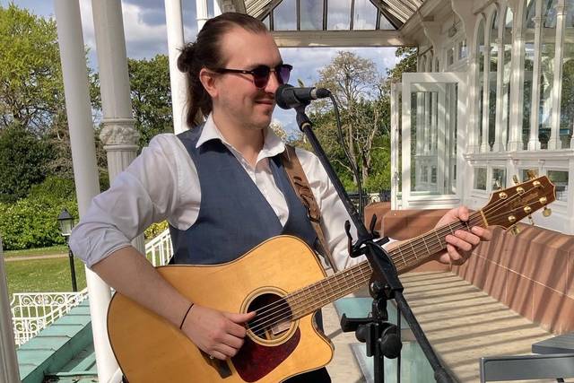 Christopher Schofield | Acoustic Wedding Singer