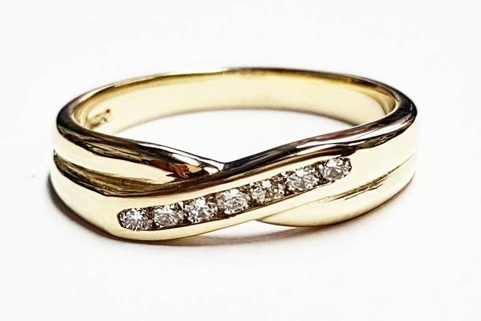Gold shaped Wedding Ring