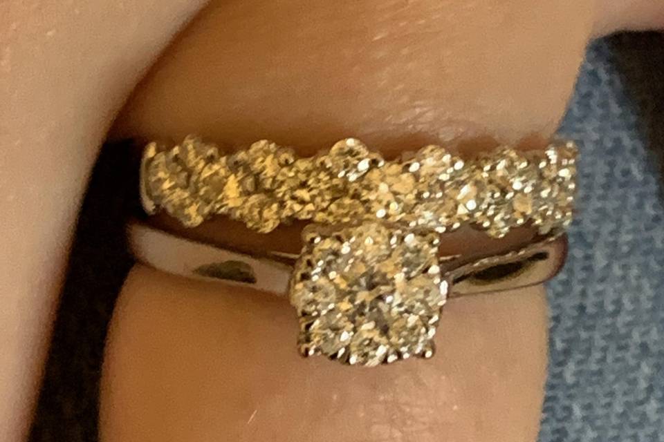 Stunning Flower Diamond Ring
