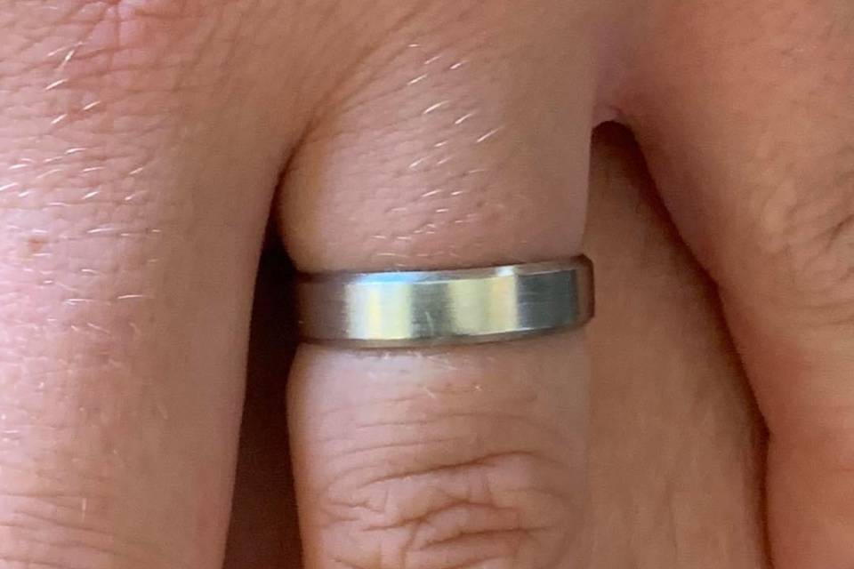 Bevelled edge rings