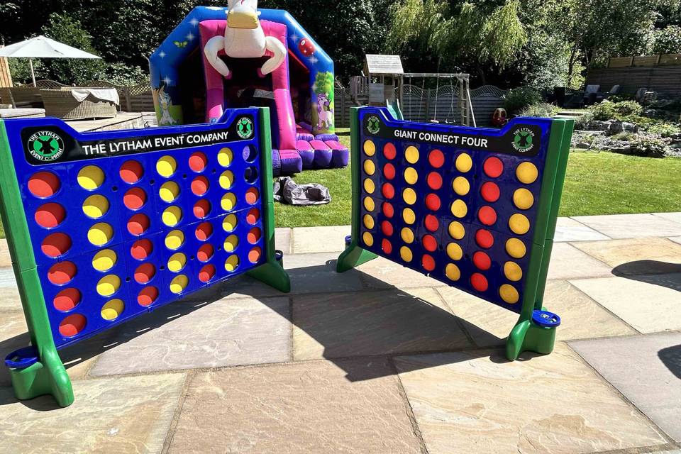 Giant Connect 4 games