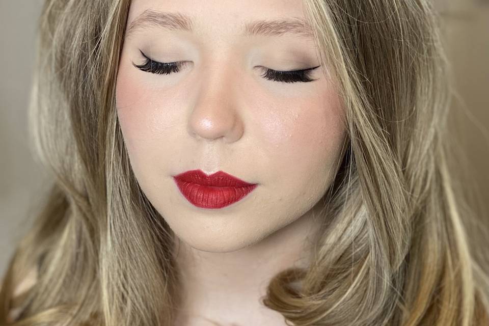 Classic look with bold lip