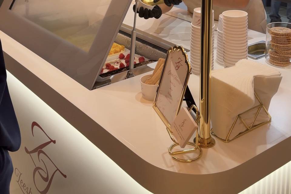 Serving Gelato