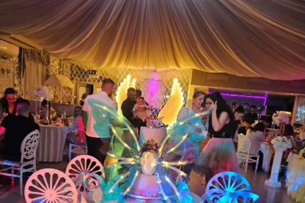 Cake stand