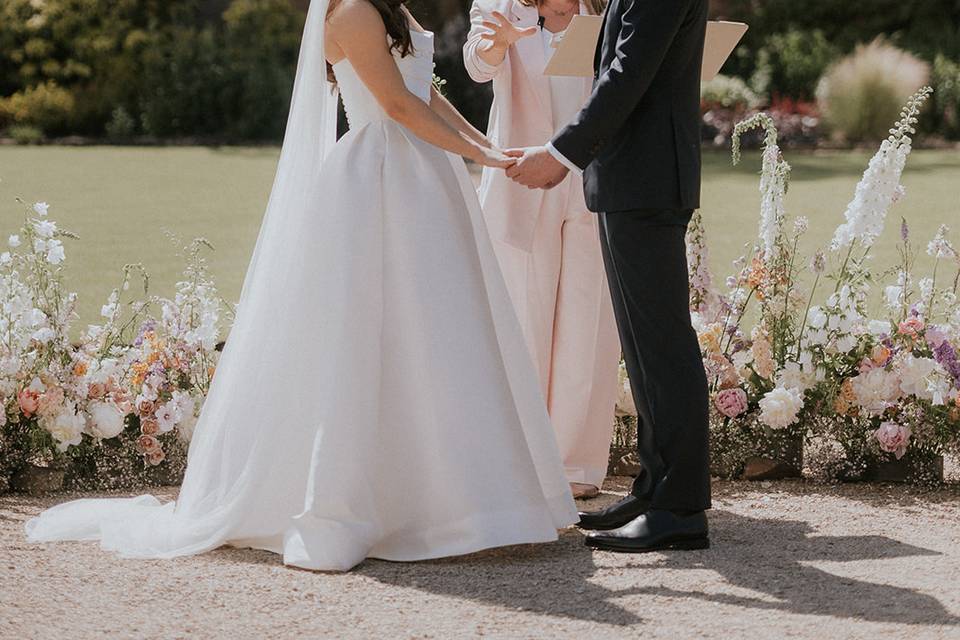 Outdoor ceremony kin house