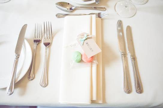 Simple and Elegant Place Setting