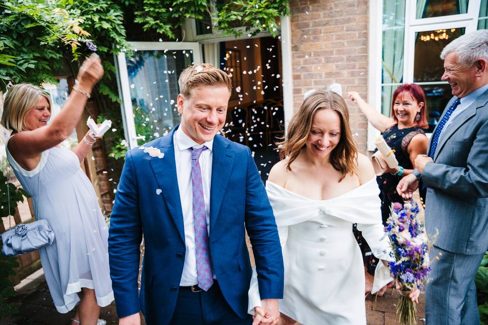 Small confetti tunell