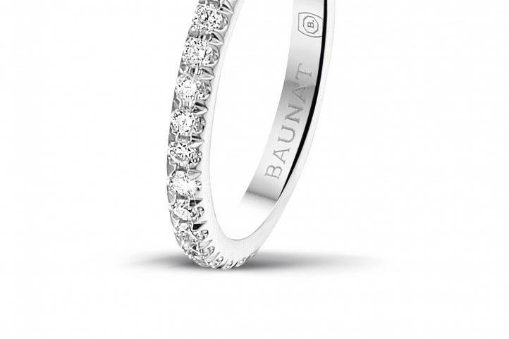 Eternity ring in white gold