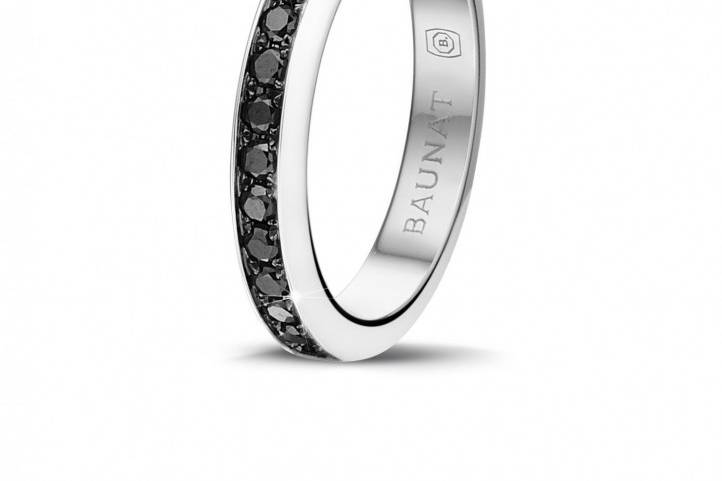 Eternity ring black diamonds