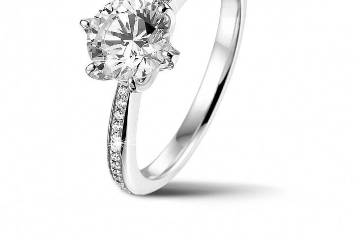 BAUNAT Iconic engagement ring