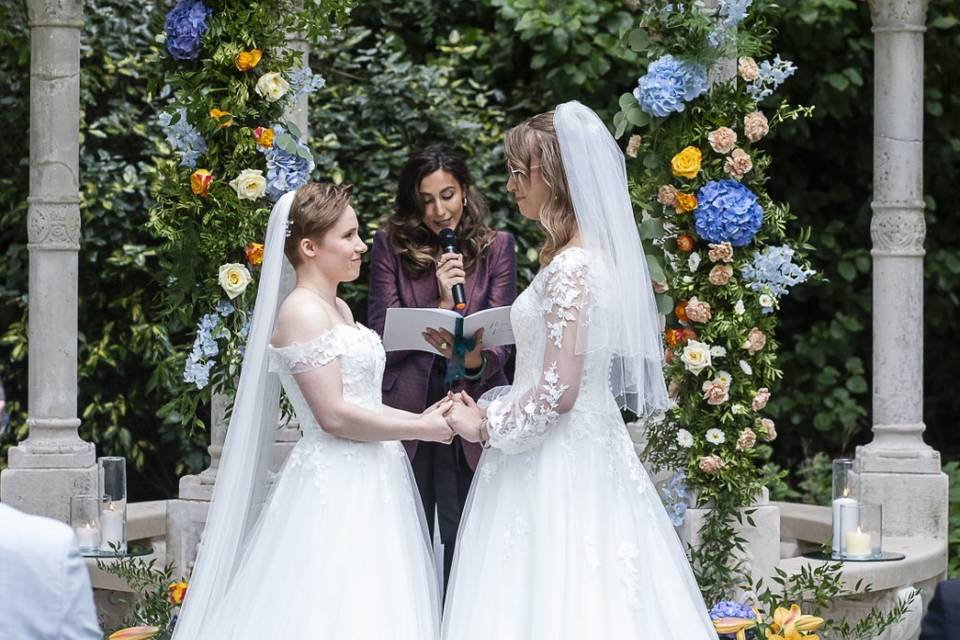 Stunning ceremony flowers