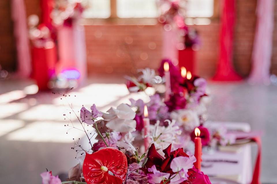 Red and pink tablescape