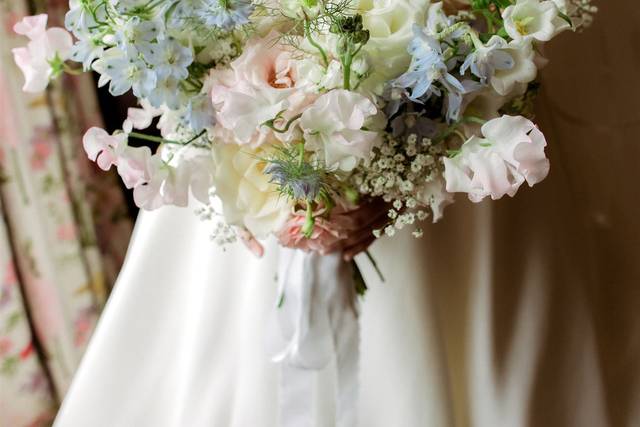 Soft pastel bridal bouquet