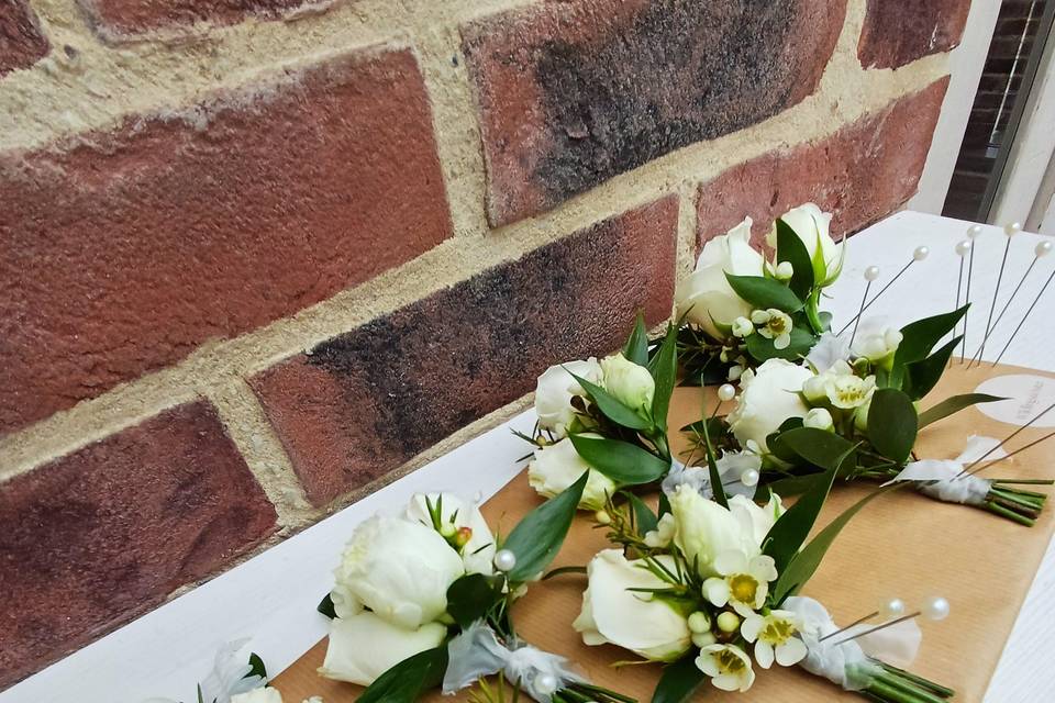 White and green buttonholes