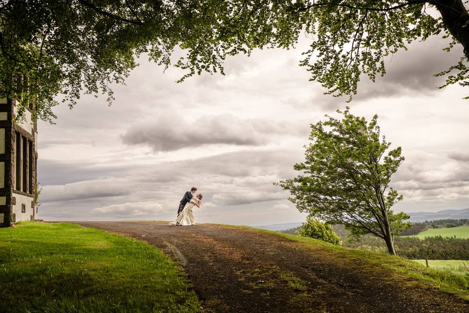 Bride & Groomhttps://cdn0.hitc
