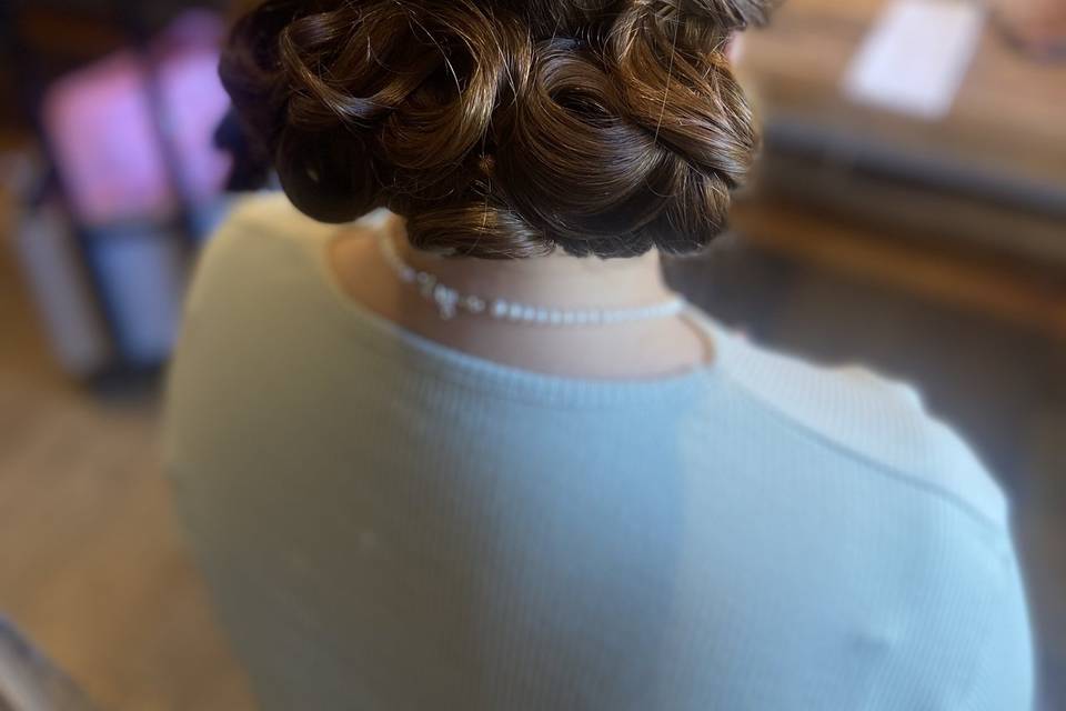 Soft curls up do