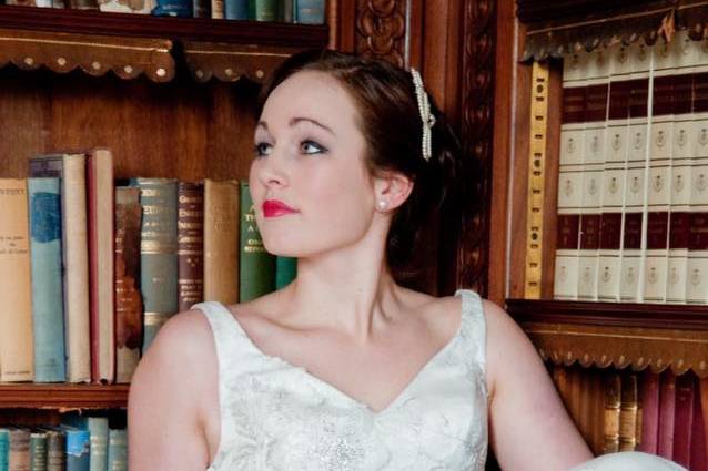 Retro hair and makeup Eynsham