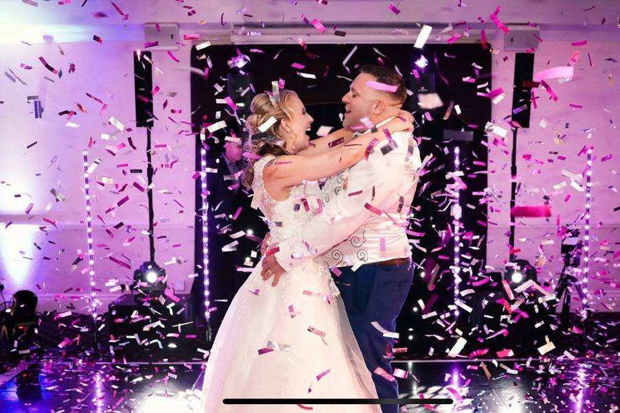 Confetti Canons First Dance